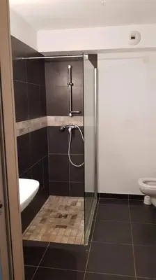 Salle de bains dans l'établissement Superbe T1 à bastia vue sur mer