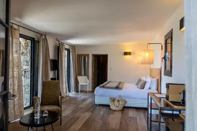 Coin salon dans l'établissement Hôtel Case Latine