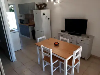 Cuisine ou kitchenette dans l'établissement Villa, maison bord de mer climatisée