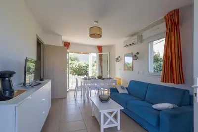 Coin salon dans l'établissement Maison Fab & Jo - Proche de lîle rousse
