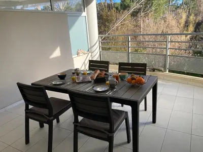 Balcon ou terrasse dans l'établissement Appart'Calvi, 200 m de la plage de la Pinède, WIFI gratuit