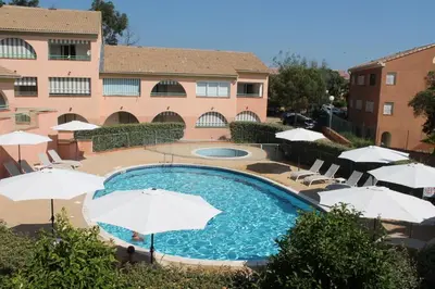 Piscine de l'établissement Grazioso bilocale a 200 m dal mare in residence con piscina e WI-FI ou située à proximité