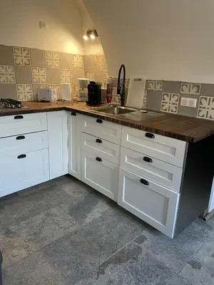 Cuisine ou kitchenette dans l'établissement The Charming House