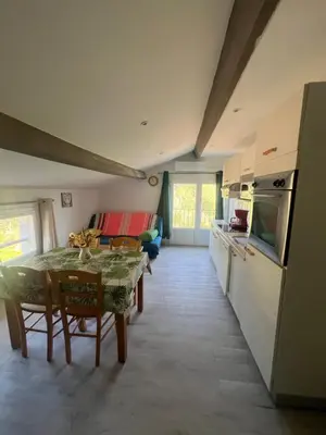 Cuisine ou kitchenette dans l'établissement appartement 2 bord de mer