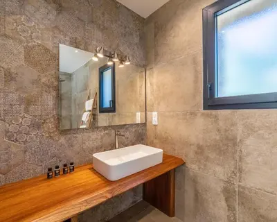 Salle de bains dans l'établissement Les Bergeries du Domaine de Pinelli