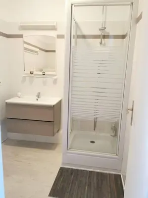 Salle de bains dans l'établissement Studio mezzanine 4 personnes Linguizetta marine de Bravone Corse