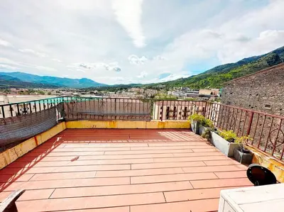 Vue générale sur la montagne ou vue sur la montagne depuis l'appartement