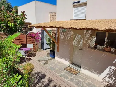 Jardin de l'établissement Villa Cutalello coté mer Sant'Ambroggio