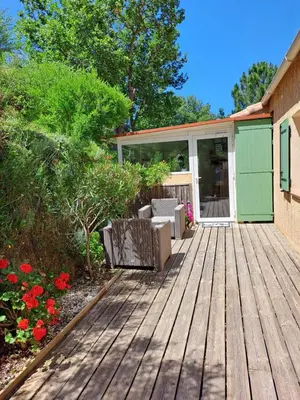 Jardin de l'établissement Villa Cutalello coté montagne Calenzana