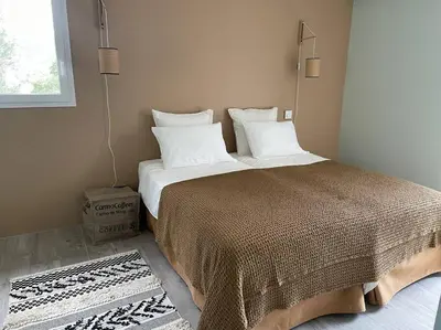 Un ou plusieurs lits dans un hébergement de l'établissement Magnifique villa avec piscine