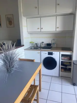 Cuisine ou kitchenette dans l'établissement Grand studio les pieds dans l'eau