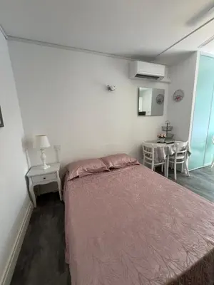 Un ou plusieurs lits dans un hébergement de l'établissement Résidence LO MONACO Haut de villa, Appartements et Studios