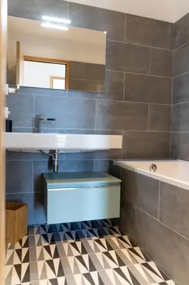 Salle de bains dans l'établissement CHAPEAU LES ARTISTES