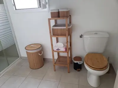 Salle de bains dans l'établissement VILLA MARYSABEL , maison T4 duplex, résidence villa de melody avec 2 piscines, mer à 500 m