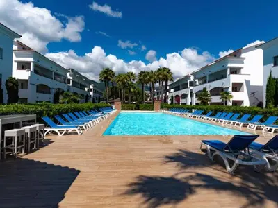 Piscine de l'établissement Vacances en Corse ou située à proximité