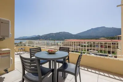 Vue générale sur la montagne ou vue sur la montagne depuis l'appartement