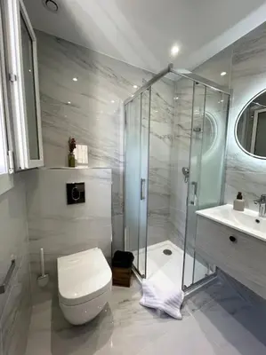 Salle de bains dans l'établissement Charmant Studio climatisé avec parking, au cœur de pietranera, plage a 500m, Bastia a 2km