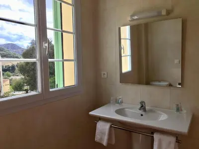 Salle de bains dans l'établissement Hotel Du Vignoble