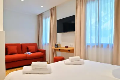 Télévision ou salle de divertissement dans l'établissement HOTEL SAINT ROCH