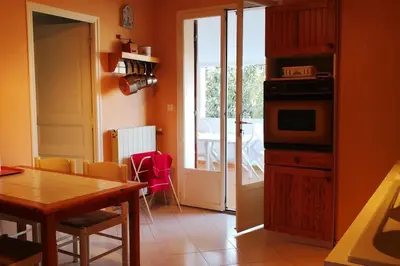Cuisine ou kitchenette dans l'établissement Mare è Monte , jardin méditerranéen et exotique.