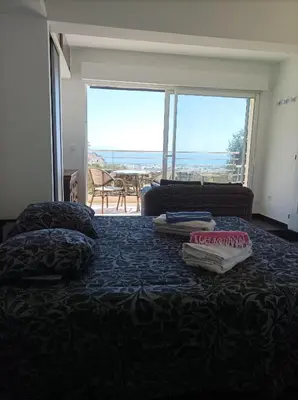 Un ou plusieurs lits dans un hébergement de l'établissement Studio moderne magnifique vue sur mer dans cadre calme et verdoyant