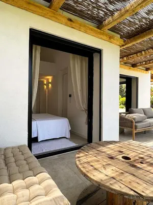Coin salon dans l'établissement Luxury beach front Villa & Private garden