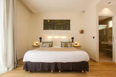 Un ou plusieurs lits dans un hébergement de l'établissement Hôtel La Caravelle