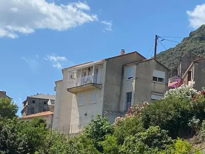 Vue générale sur la montagne ou vue sur la montagne depuis la villa