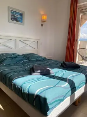 Un ou plusieurs lits dans un hébergement de l'établissement Saint-Florent Appartement duplex