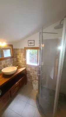 Salle de bains dans l'établissement CABANON SEVERIN