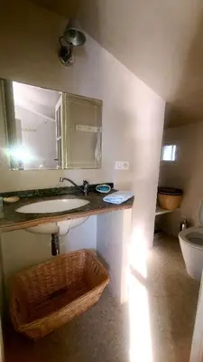 Salle de bains dans l'établissement CABANON PETRONILLE