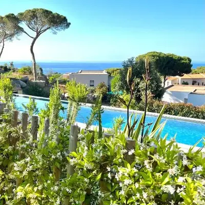 Villa avec jardin et piscine