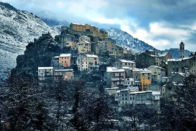 Vue générale sur la montagne ou vue sur la montagne depuis l'appartement