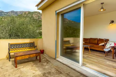Vue générale sur la montagne ou vue sur la montagne depuis la maison de vacances