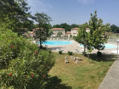 Piscine de l'établissement Villa Melody duplex climatisée piscine ou située à proximité