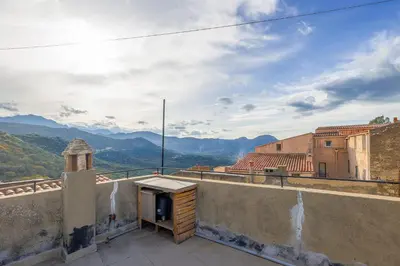 Vue générale sur la montagne ou vue sur la montagne depuis l'appartement