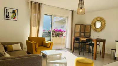 Coin salon dans l'établissement Appartement Le Domaine L'ILE ROUSSE