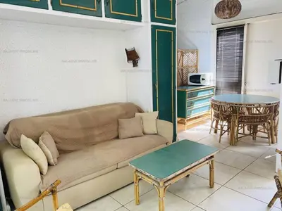 Coin salon dans l'établissement Appartement T2 P23 LUMIO