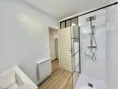 Salle de bains dans l'établissement Appartement rez de villa CORTE