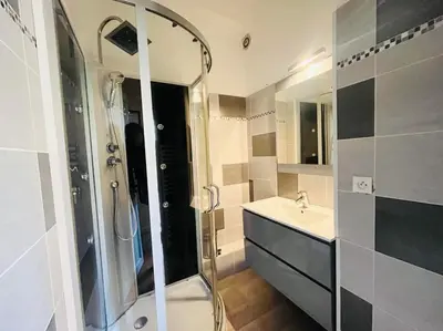 Salle de bains dans l'établissement Appartement T2 Porto Ambroggio 35 LUMIO