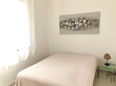 Un ou plusieurs lits dans un hébergement de l'établissement Appartement en rez de villa vue mer