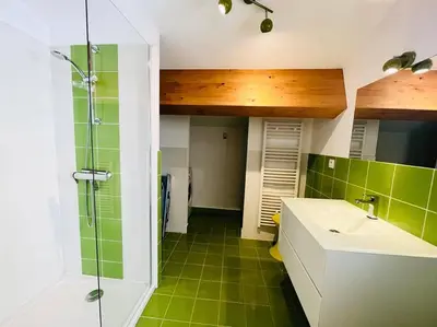 Salle de bains dans l'établissement Appartement T4 Le Clos des Oliviers 13 L'ILE ROUSSE