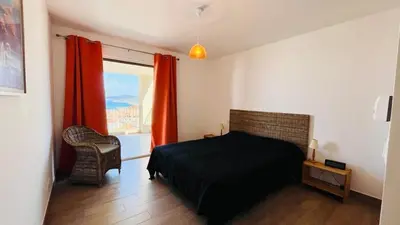 Un ou plusieurs lits dans un hébergement de l'établissement Appartement T4 Le Clos des Oliviers 13 L'ILE ROUSSE