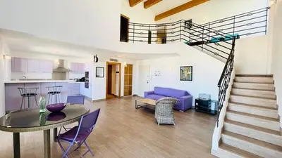 Coin salon dans l'établissement Appartement T4 Le Clos des Oliviers 13 L'ILE ROUSSE
