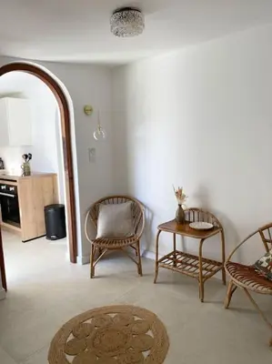 Cuisine ou kitchenette dans l'établissement Maison à 150m de la plage naturiste, 2 chambres