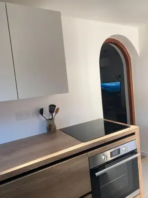 Cuisine ou kitchenette dans l'établissement Maison à 150m de la plage naturiste, 2 chambres