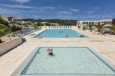 Piscine de l'établissement Mini-villa alliance wifi proche ile rousse ou située à proximité