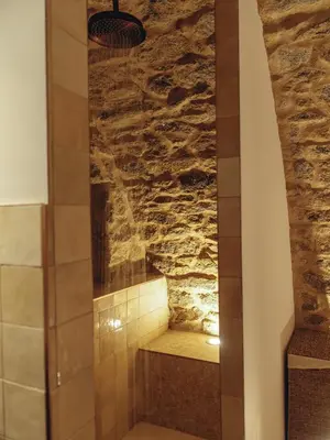 Salle de bains dans l'établissement La Grotte