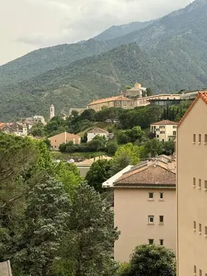 Vue générale sur la montagne ou vue sur la montagne depuis l'appartement