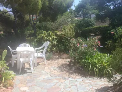 Jardin de l'établissement les pieds dans l'eau